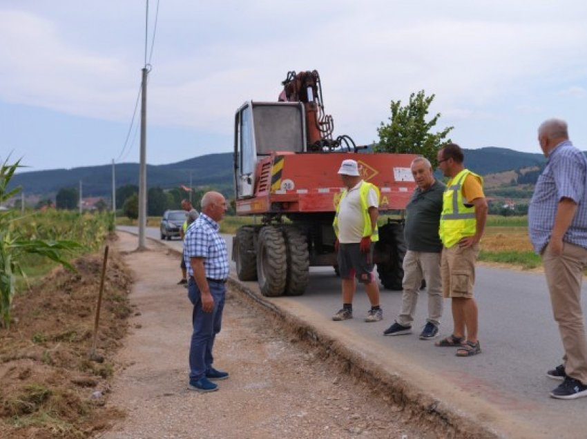 ​Nisin punimet për rregullimin e trotuarit në Petroc të Kamenicës