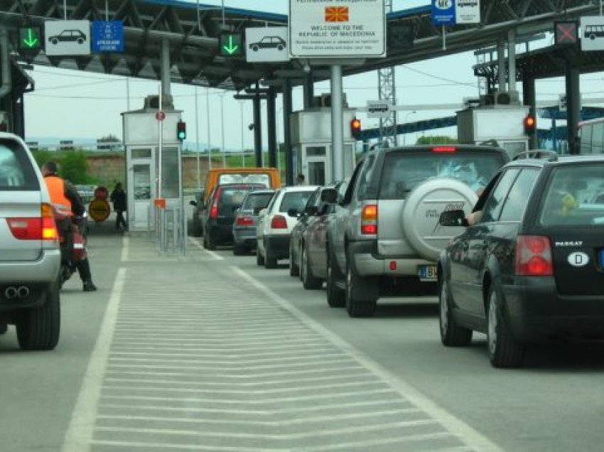 Bashkatdhetarët po presin deri në 7 orë për ta kaluar kufirin me Serbinë