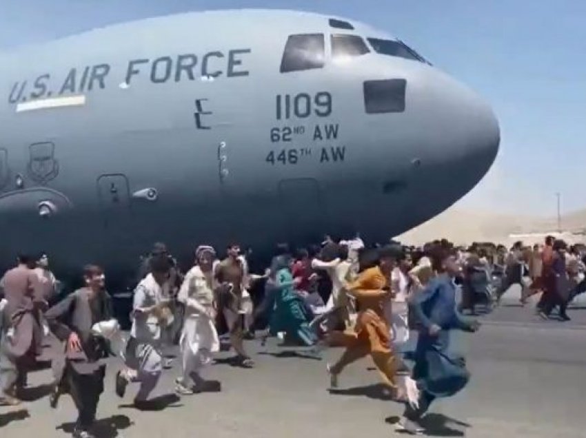 Këto janë informacionet e fundit për avionin me afganë që do të nisej për në Shqipëri