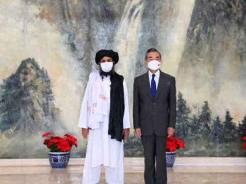 Kina dhe Rusia nuk duan t’i mbyllin ambasadat e tyre në Afganistan