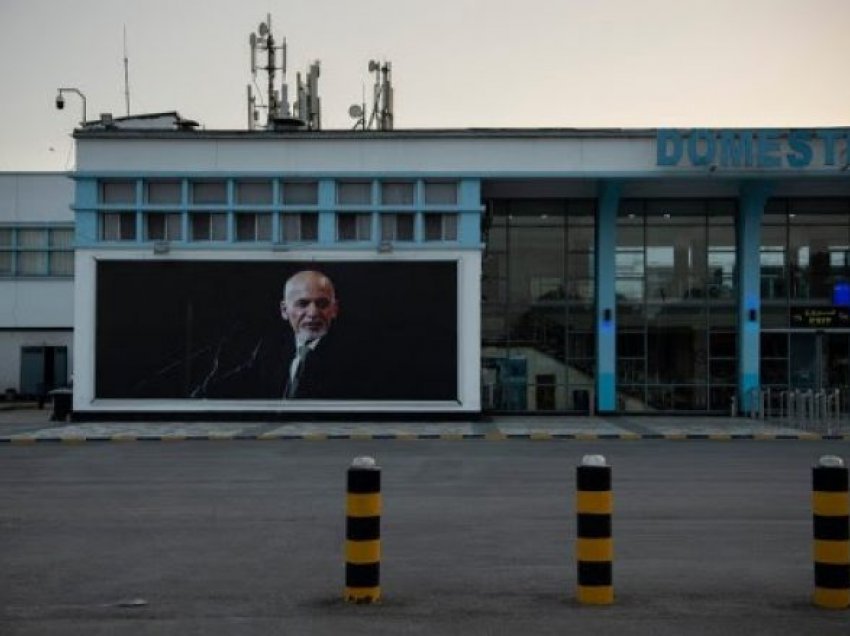 Arratisja e presidentit të Afganistanit: Ai tha se po shkon në takim, pastaj iku me helikopter
