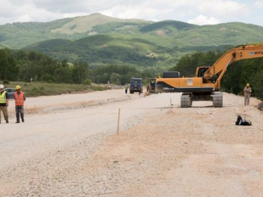 Në fund të vitit 2023 duhet të përfundojnë punët në autostradën Kërovë – Ohër