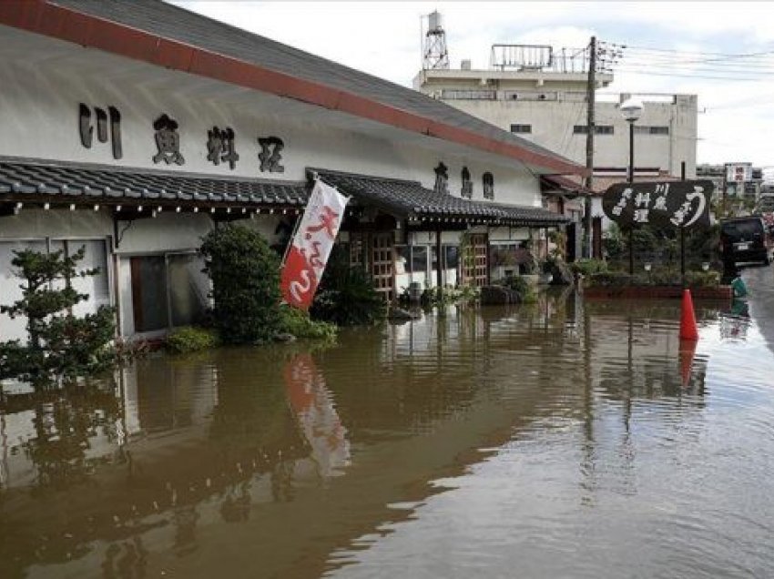 6 viktima nga përmbytjet dhe rrëshqitjet e tokës në Japoni