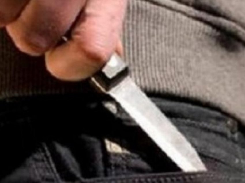 Një person sulmohet me thikë në Ferizaj