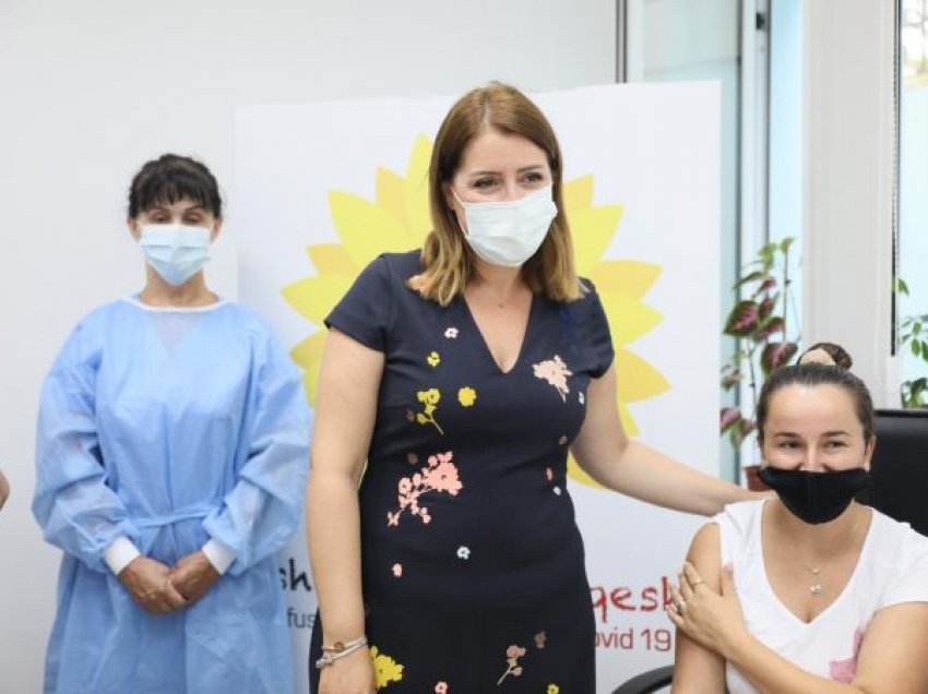 Hapen edhe 4 poliklinikat e Tiranës për vaksinim, Manastirliu: Po përgatitet udhëzimi për shkollat me masa të përforcuara