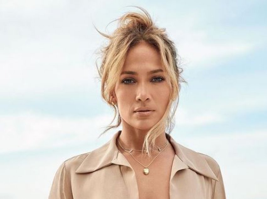 Jennifer Lopez ndërmerr hapin e rëndësishëm për marrëdhënien me Ben Affleck, këngëtarja u dhuron vajzave të tij…