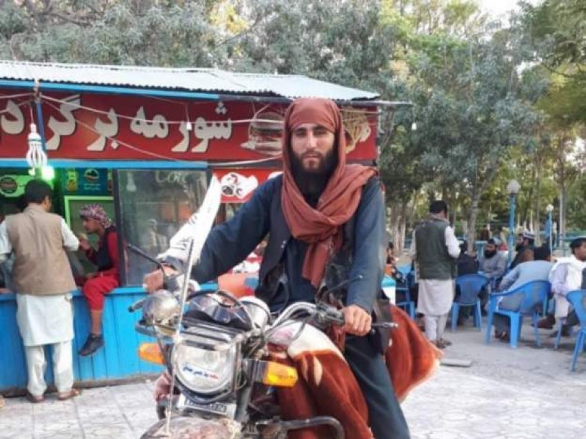 “Jeta nën talibanët duket normale, por nuk është, ndjej frikën në kockat e mia”