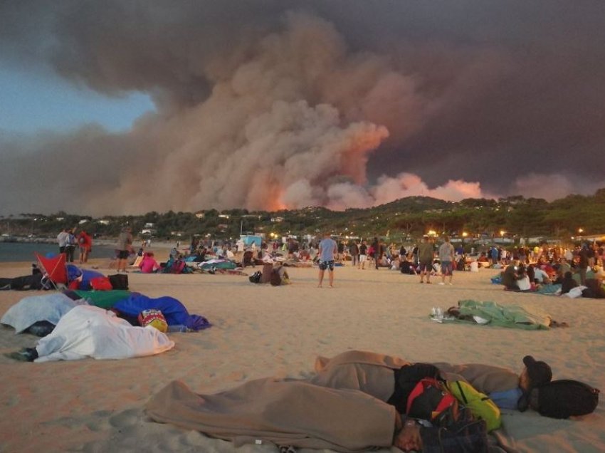 Zjarret po i afrohen banesave në Athinë, flakët “djegin” zonën turistike të Saint-Tropez