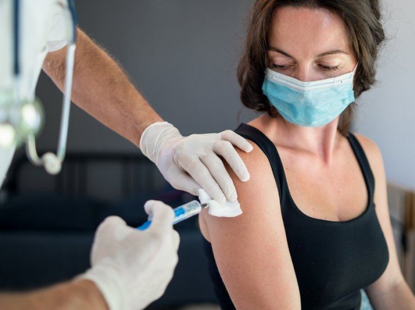 Pse vaksinohemi zakonisht në krah?