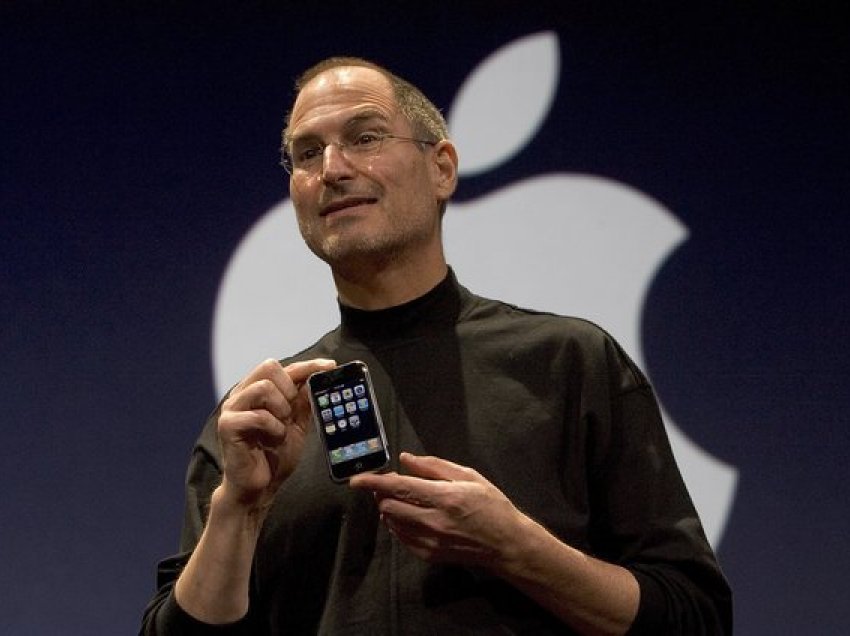 Steve Jobs mendoi në 2010 për një iPhone më të vogël se iPhone 4