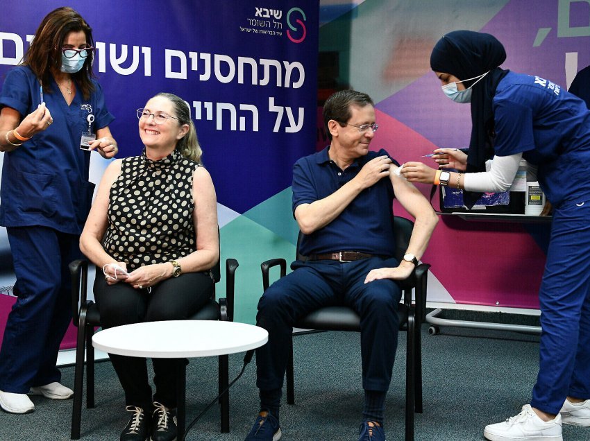 Izraeli miraton dozën e tretë të vaksinës kundër COVID-19