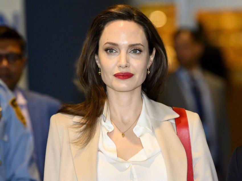 Letra e trishtueshme që e bëri Angelina Jolie të kryej këtë veprim