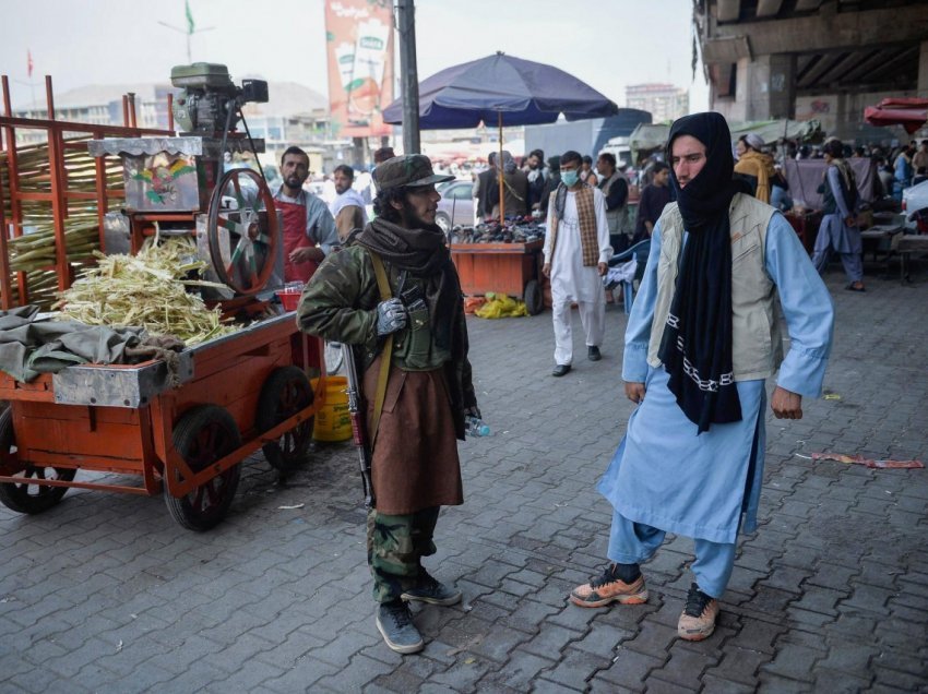 Si po përballen rrjetet sociale me talibanët?