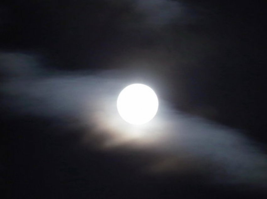Mbani sytë nga qielli sonte, është nata e “Hënës Blu”