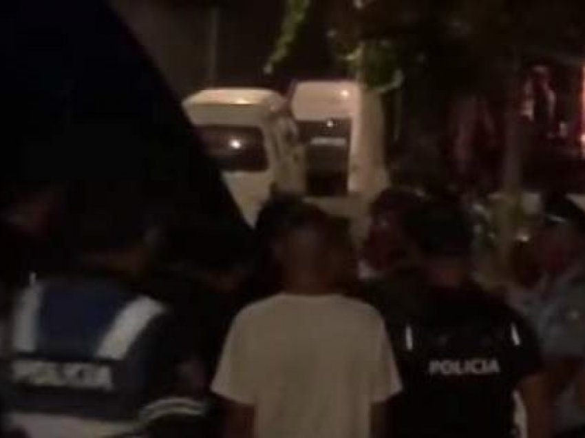 Pamjet/ Trazira në koncertin e Bregoviç në Korçë, nis përplasja e të rinjve me policinë
