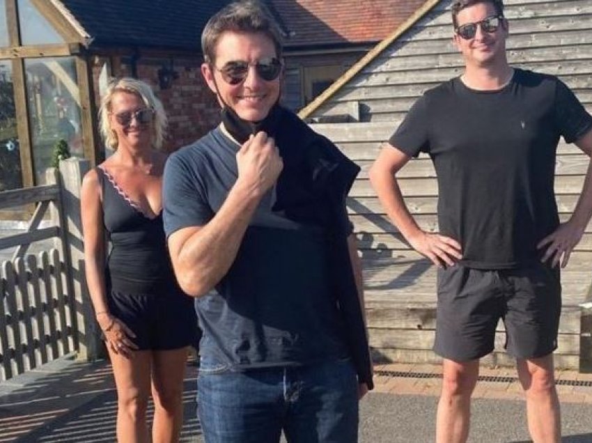 Tom Cruise befason një familje, zbret me helikopter në kopshtin e tyre