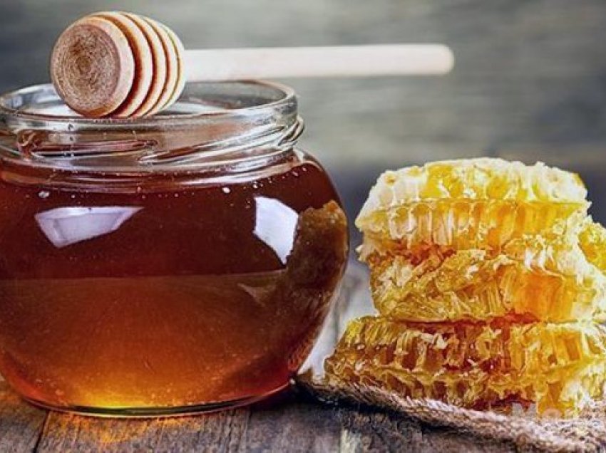 A munden diabetikët të hanë mjaltë? Zbuloni si ndikon në organizëm