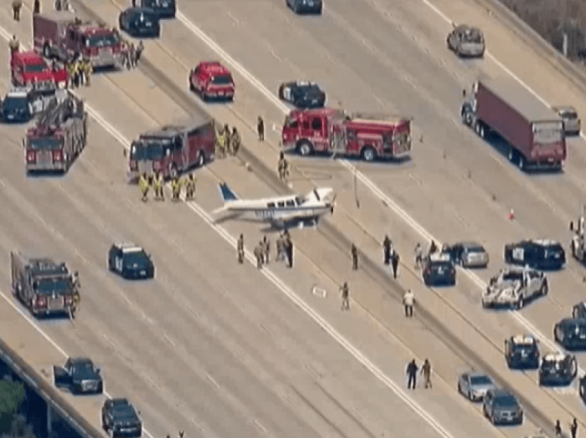 Aterron midis autostradës aeroplani i vogël ,lëndohen dy persona