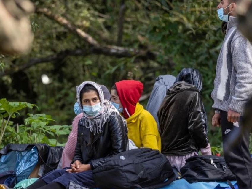 Polonisë i kërkohet të lejojë hyrjen e afganëve të bllokuar në kufi
