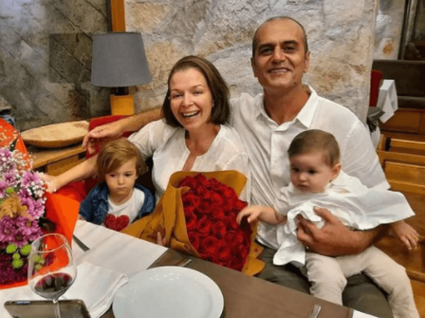 “Vitet ikin e ne po rinohemi”, Rona Nishliu publikon një portret të rrallë familjar për ditëlindje