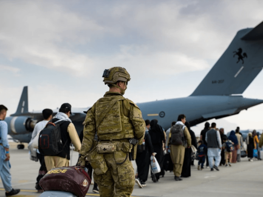 Tri vende të NATO-s përfundojnë evakuimet nga Afganistani