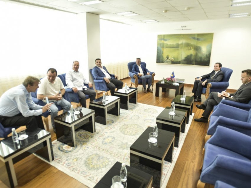 Kryeministri Kurti priti në takim një delegacion të Shoqatës “Dibra” nga SHBA