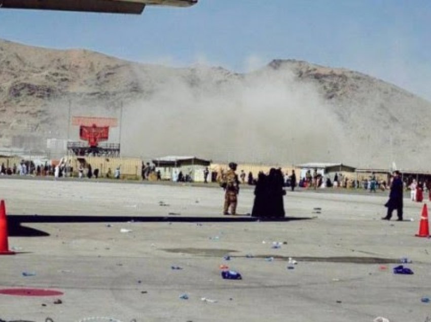 Të paktën 60 të vdekur dhe 140 të plagosur nga sulmet pranë aeroportit të Kabulit