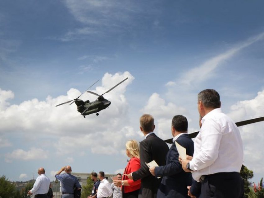 Ndihmuan në fikjen e zjarreve / Helikopterët çekë e holandezë mbyllin misionin në Shqipëri