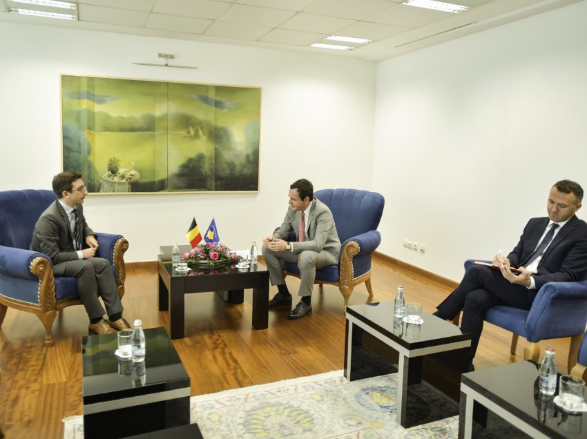 Kryeministri Kurti takohet me shefin e Zyrës Diplomatike të Belgjikës në Kosovë