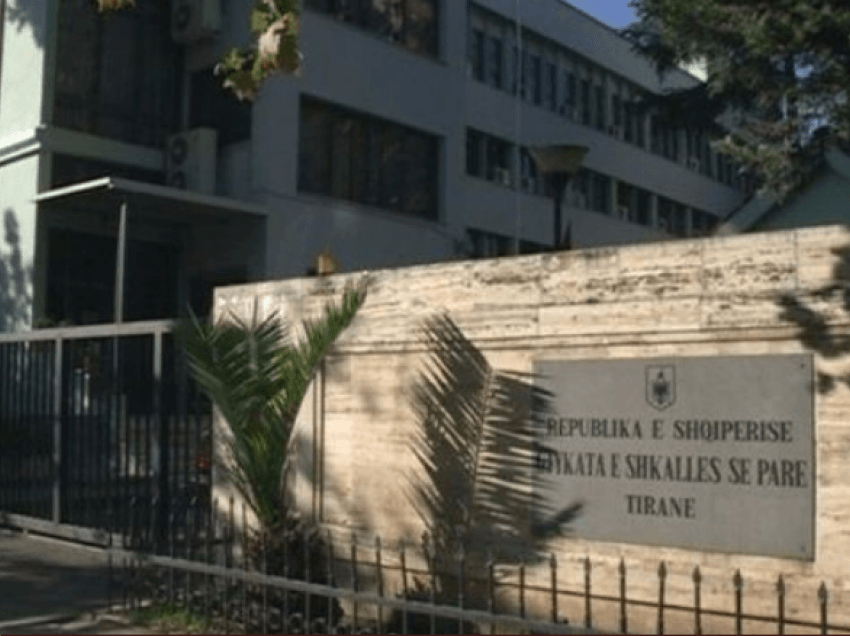 I akuzuar për korrupsion e shpërdorim detyre, lihet në burg efektivi i policisë në Tiranë