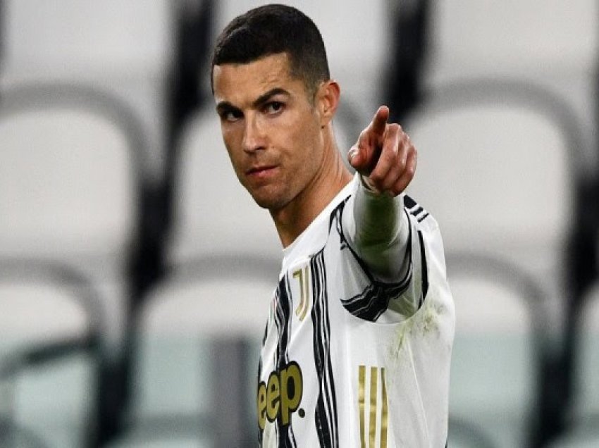 Ronaldo përshëndetet me shokët e skuadrës tek Juventusi