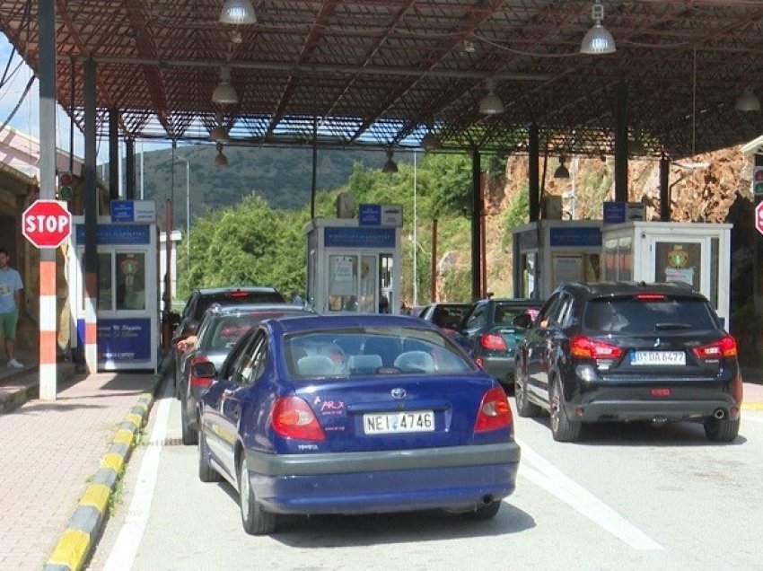 Fluks në dalje në Kapshticë, ja sa shtetas të huaj dhe shqiptarë janë larguar në 24 orët e fundit