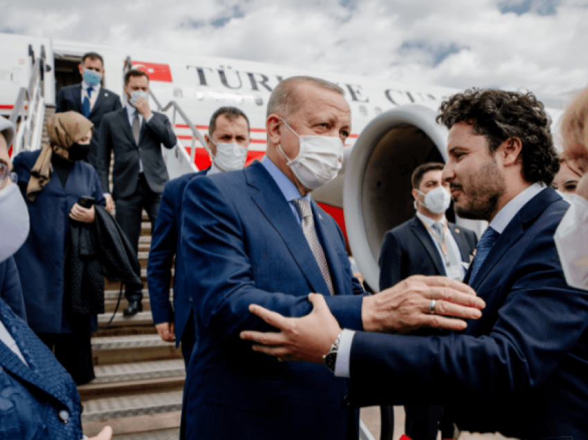 Erdogan viziton Malin e Zi, takohet me Gjukanoviqin dhe Abazoviqin