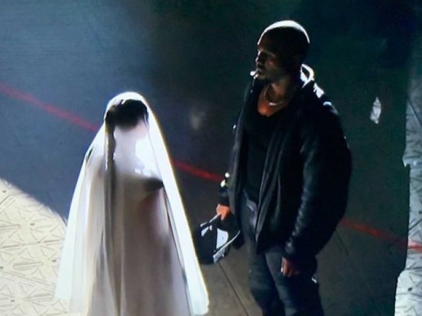 Kim dhe Kanye largohen bashkë të kapur përdore pas spektaklit të reperit