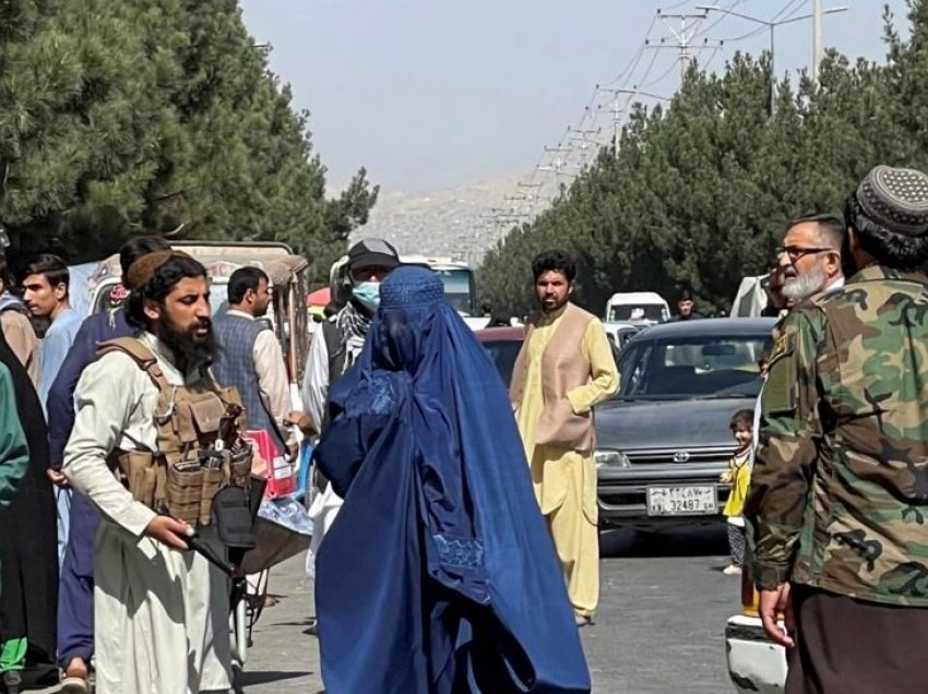 Forcat amerikane vazhdojnë evakuimin në Kabul nën kërcënimin e sulmeve të tjera