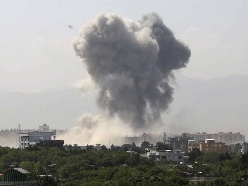 Nuk gjen qetësi Kabuli, shpërthim i fuqishëm afër aeroportit - vritet një fëmijë