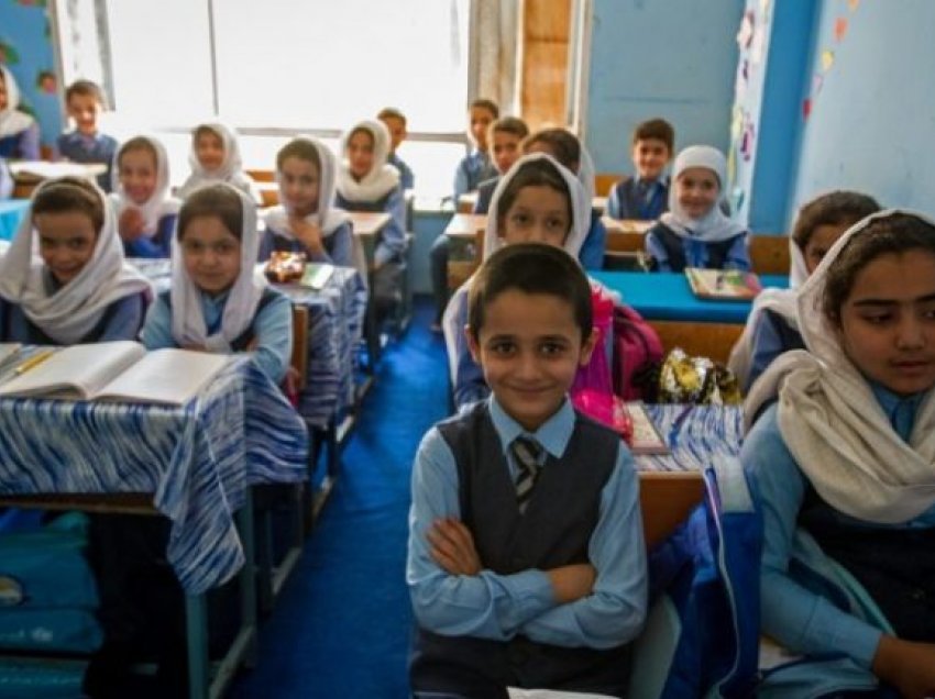 Talebanët ndalojnë edukimin e përbashkët mes djemëve dhe vajzave në Afganistan