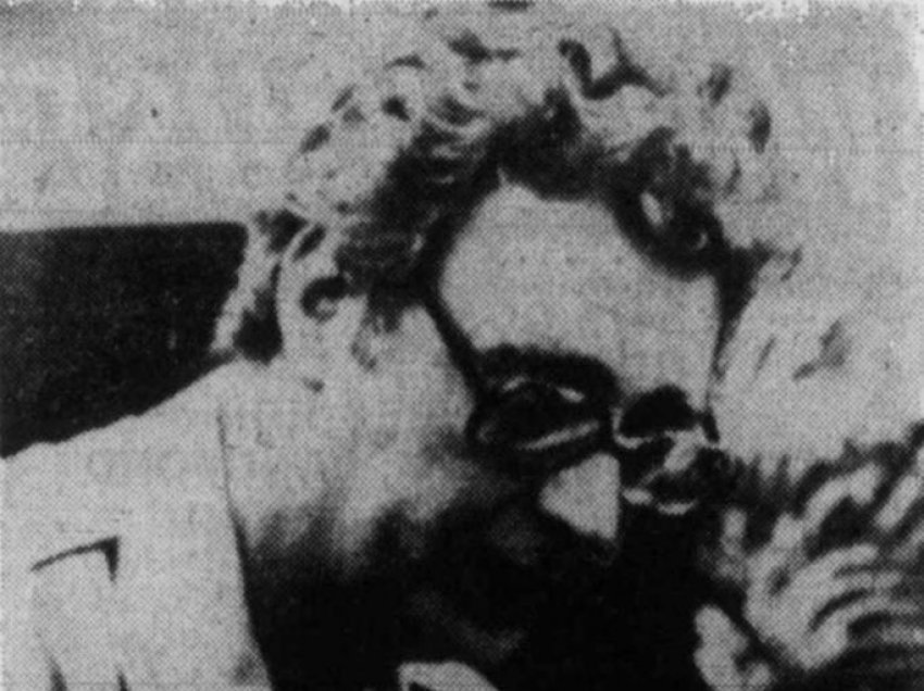 The Daily Colonist (1977) / Arrestimi i Leka Zogut i, kreu i qeverisë shqiptare në mërgim, në Bangkok