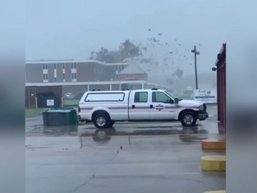 Fuqia e uraganit Ida, shihni se çfarë i bëri çatisë së një spitali në Luiziana