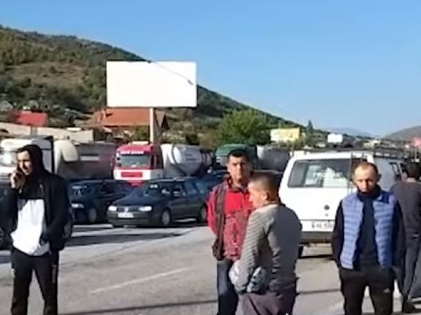 I kthyen në kufi për shkak të testit, qytetarët të revoltuar: Do bllokojmë doganën e Morinës, as nga Kosova të mos vijnë në Shqipëri