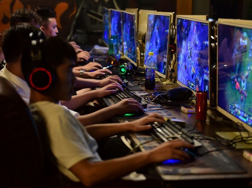 Ky vend kufizon kohën në një orë në ditë për fëmijët që duan të luajnë lojëra online