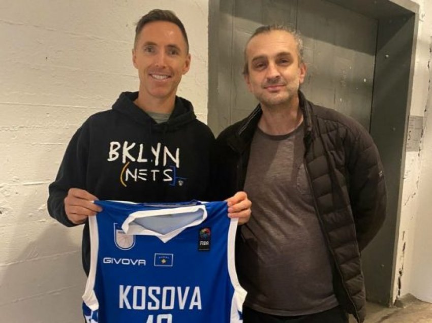 Nash pranon me kënaqësi fanellën e Kosovës