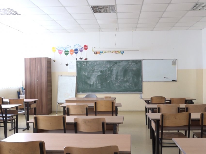 Mësuesit e dënuar në Shqipëri, jo më në shkolla