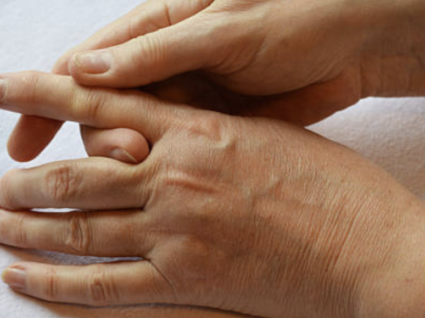 Dridhja i gishtave – Shkaqet dhe trajtimet natyrale që ju ndihmojnë