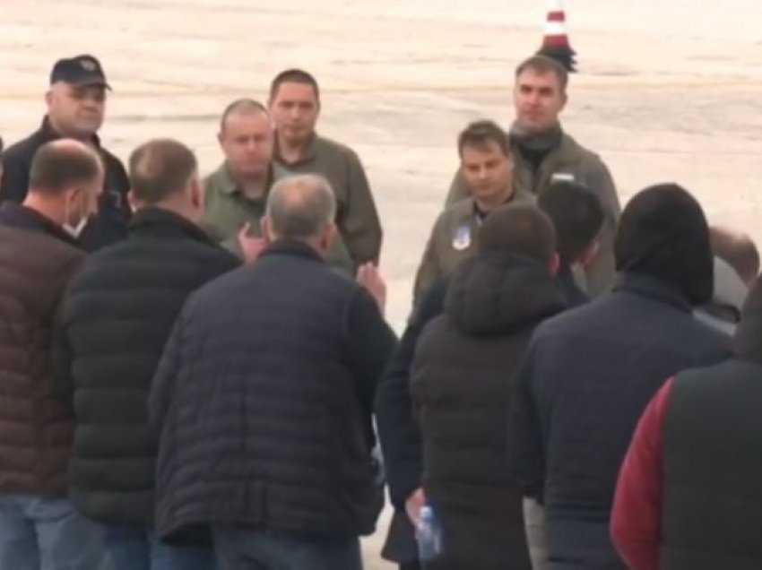 Moment prekës, pilotët bullgarë ngushëllojnë familjarët e viktimave të aksidentit!