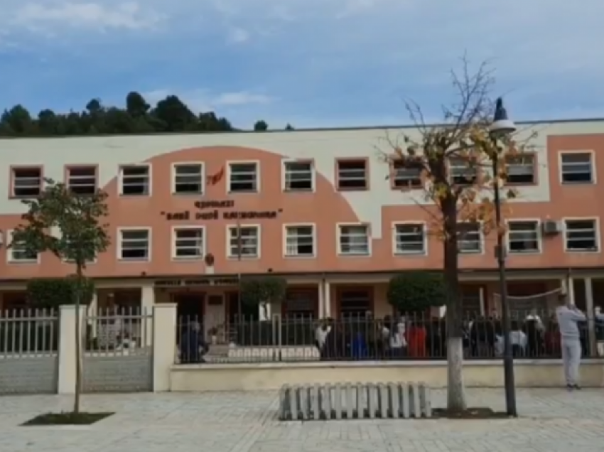 Humb jetën nga COVID-19 në moshën 62-vjeçare drejtori i gjimnazit në Berat