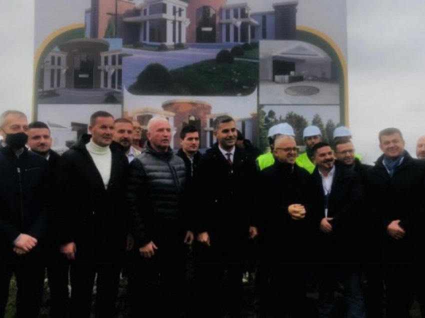 ​Vendoset gurthemeli i Shtëpisë për Qëndrim Ditor për të Moshuarit dhe kuzhinës humanitare në Vushtrri
