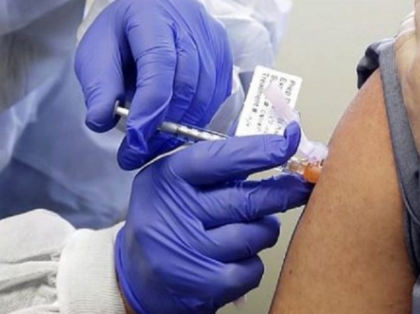 Mbi 600 punëtorë shëndetësorë në Kosovë imunizohen me dozën e tretë