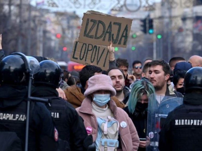Vazhdojnë protestat në Serbi, bllokime në 53 lokacione