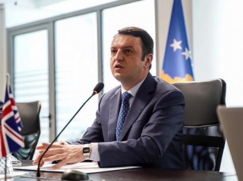 Ia përmendi Haradinajt takimin me Radojçiqin, zyrtari i AAK-së i reagon ministres Haxhiu